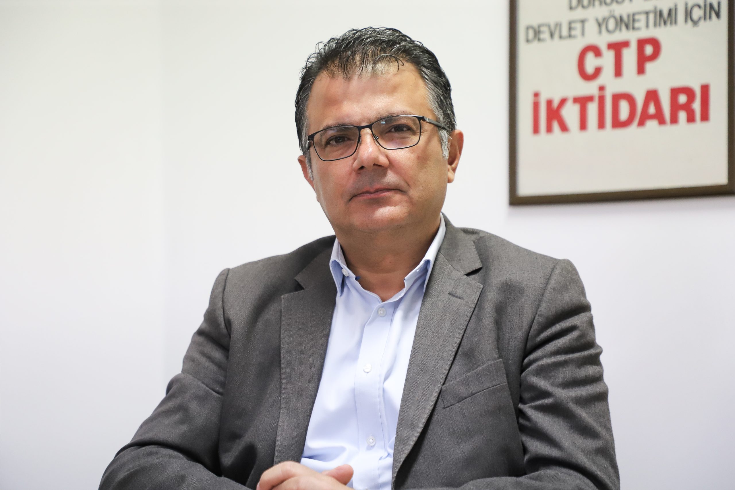 Akansoy’dan Tatar’a çağrı: “5+1 öncesi siyasi partilerle görüşün”