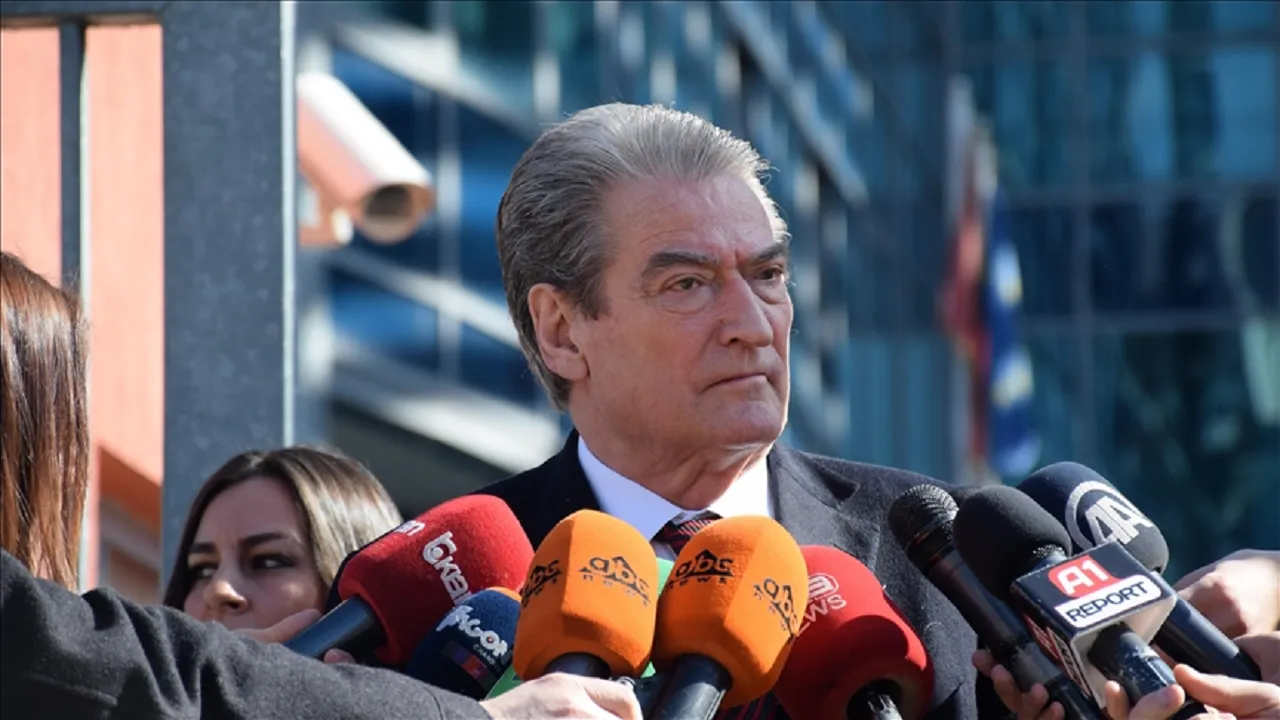 Eski Arnavutluk Başbakanı Berisha hakkında adli kontrol şartı getirildi