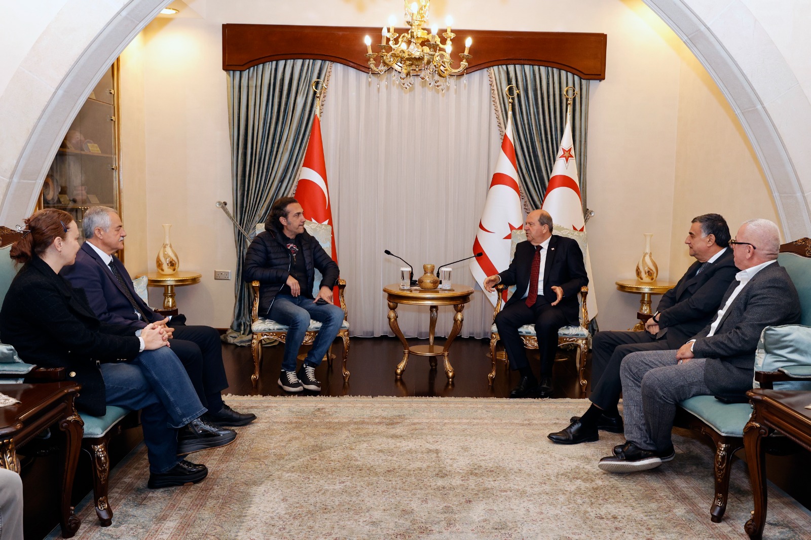 Cumhurbaşkanı Tatar, sanatçı Kıraç’ı kabul etti