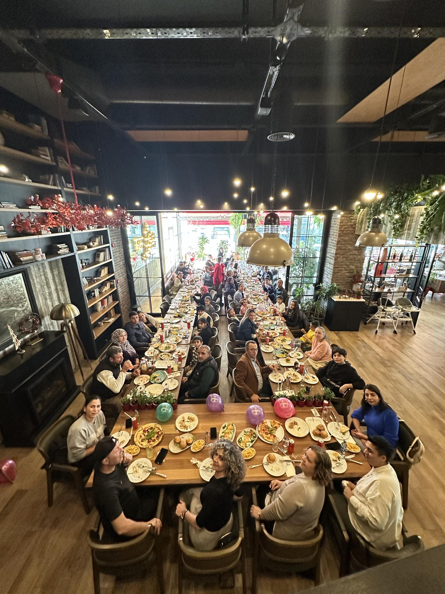 Tanyel’s Smile Vakfı’ndan çocuklara karne hediyesi