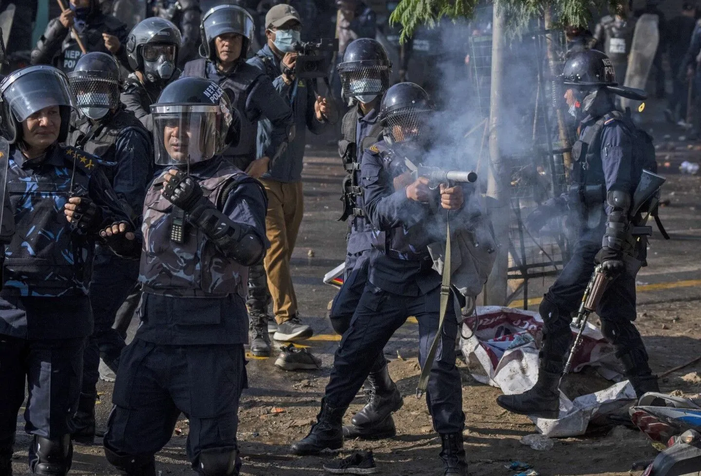 Nepal’de monarşi destekçisi protestocular ile polis arasında arbede çıktı