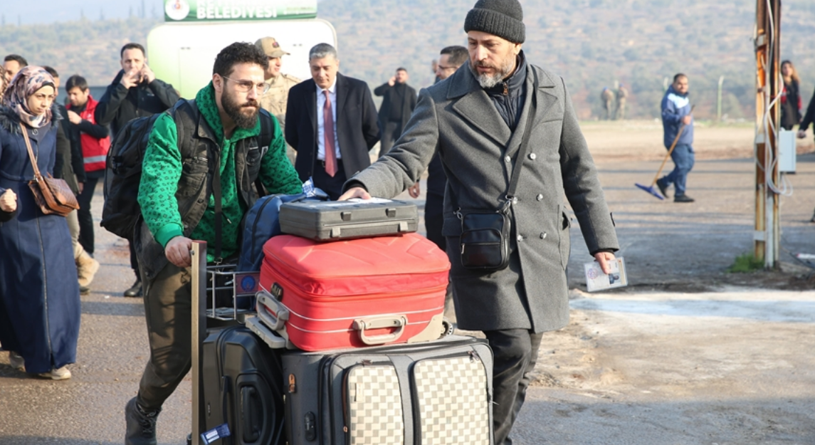 BM: Esed rejiminin devrilmesinin ardından yaklaşık 400 bin Suriyeli mülteci geri döndü