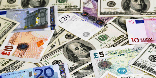 Euro 42,05, sterlin 49,30, dolar ise 38,10 liradan işlem görüyor.