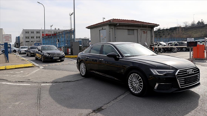 Dolmabahçe’de barış müzakeresine katılacak Rus heyeti İstanbul’a ulaştı