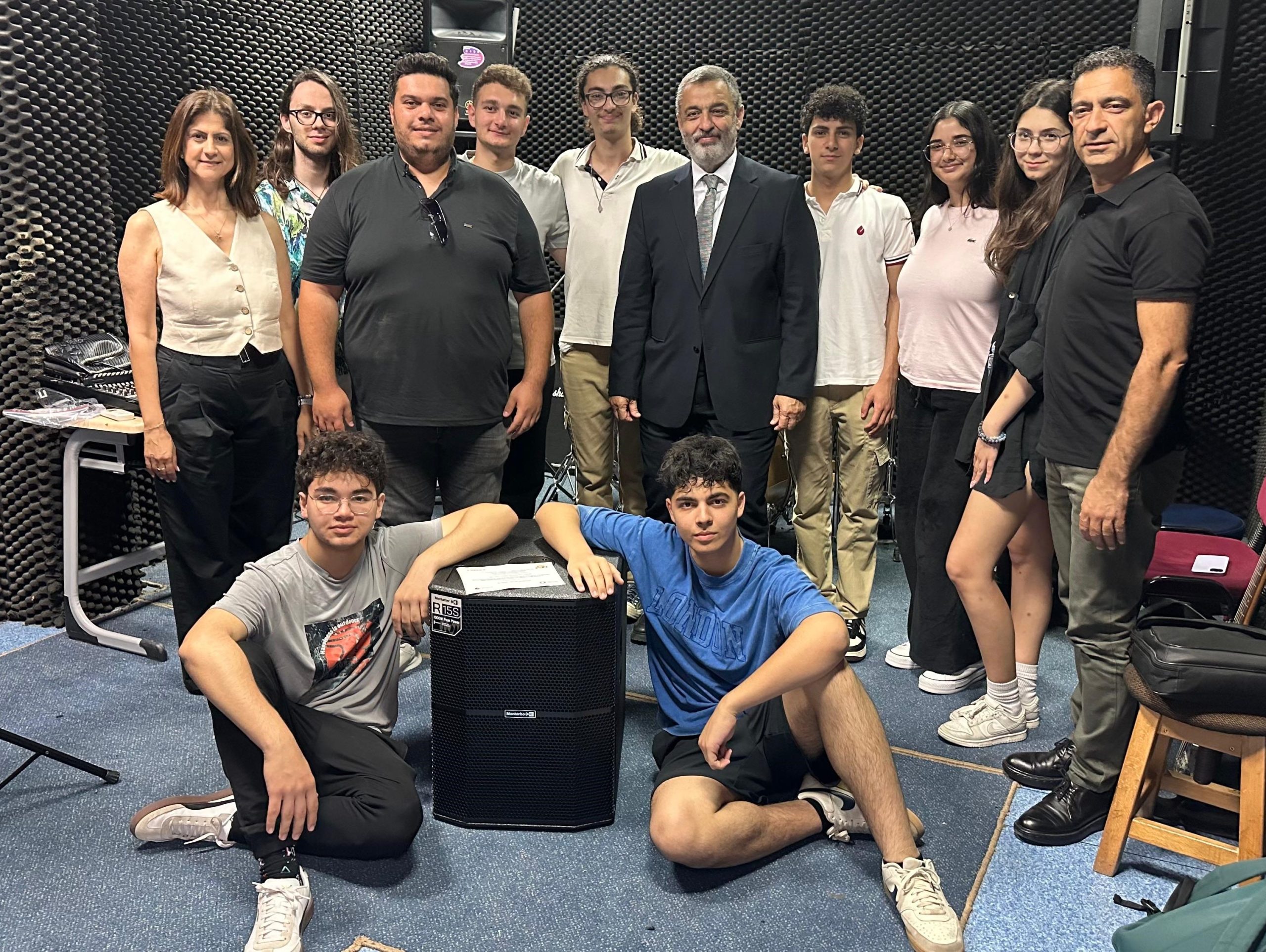 Telsim Freezone 11. Liselerarası Müzik Yarışması birincisi Levent College’e büyük ödülü teslim edildi