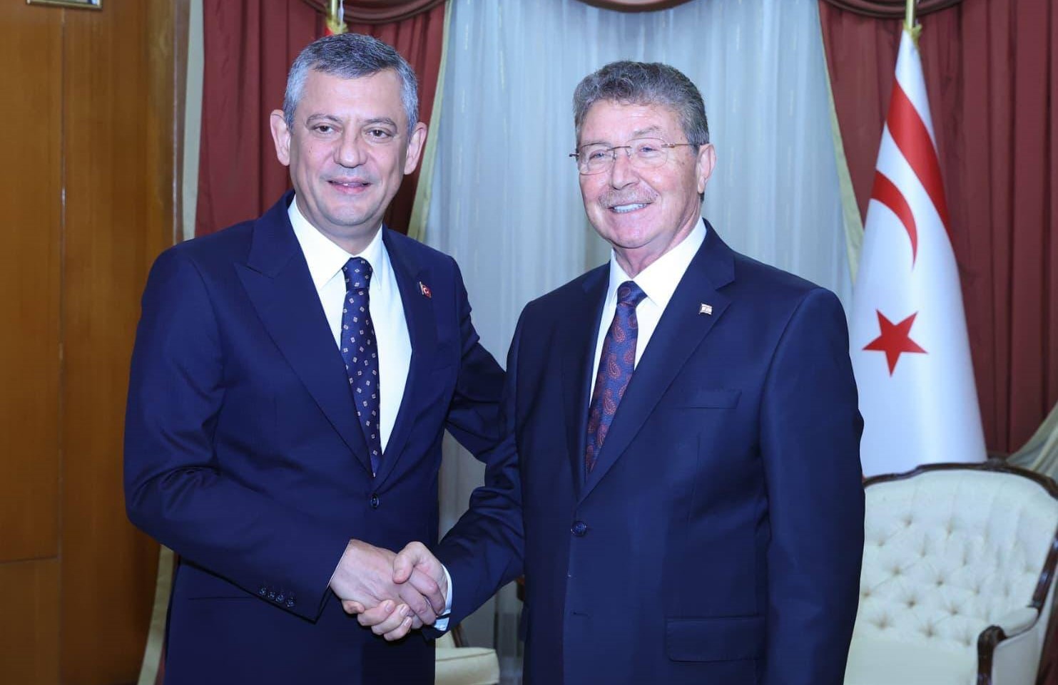 Başbakan Üstel, CHP Genel Başkanı Özel ve beraberindeki heyeti kabul etti