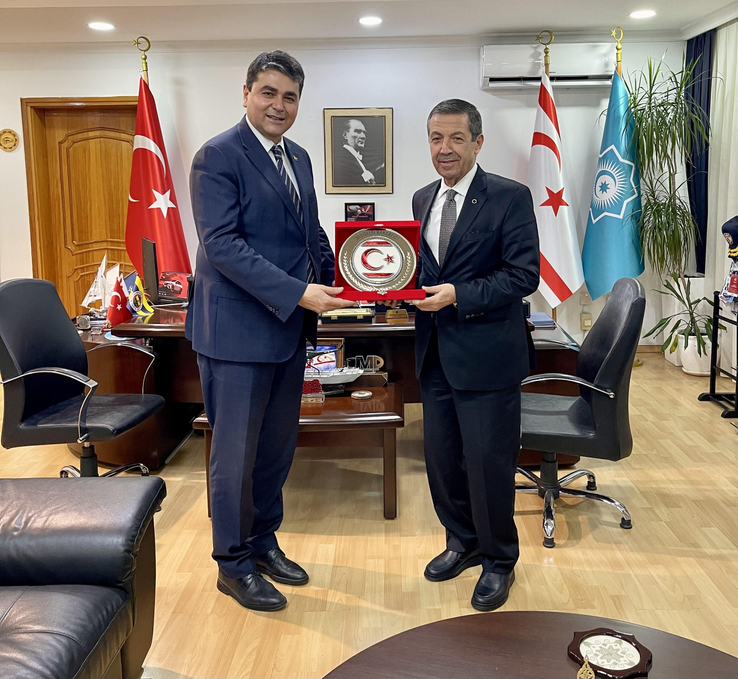 Dışişleri Bakanı Ertuğruloğlu, Uysal’ı kabul etti