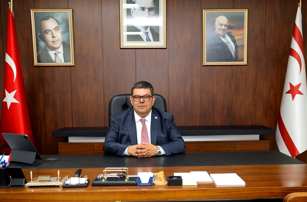 Maliye Bakanı Berova, Özker Özgür’ü andı