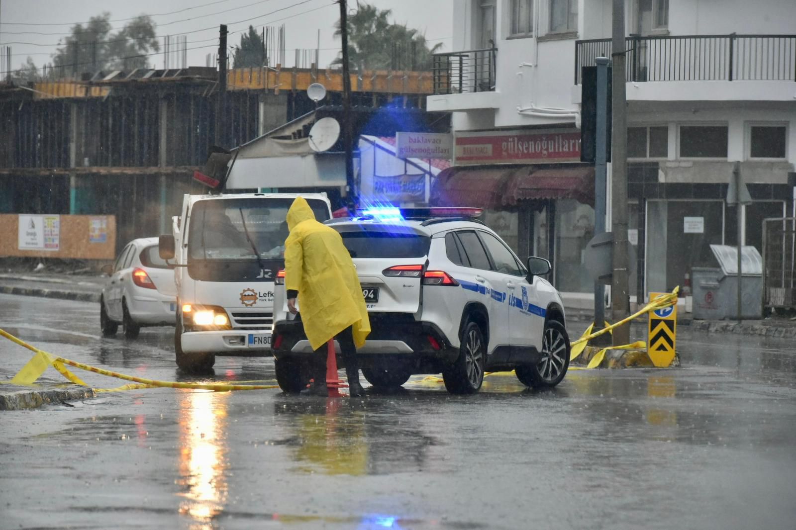 Hastane Çemberi ile Ortaköy trafik ışıkları arası trafiğe açıldı