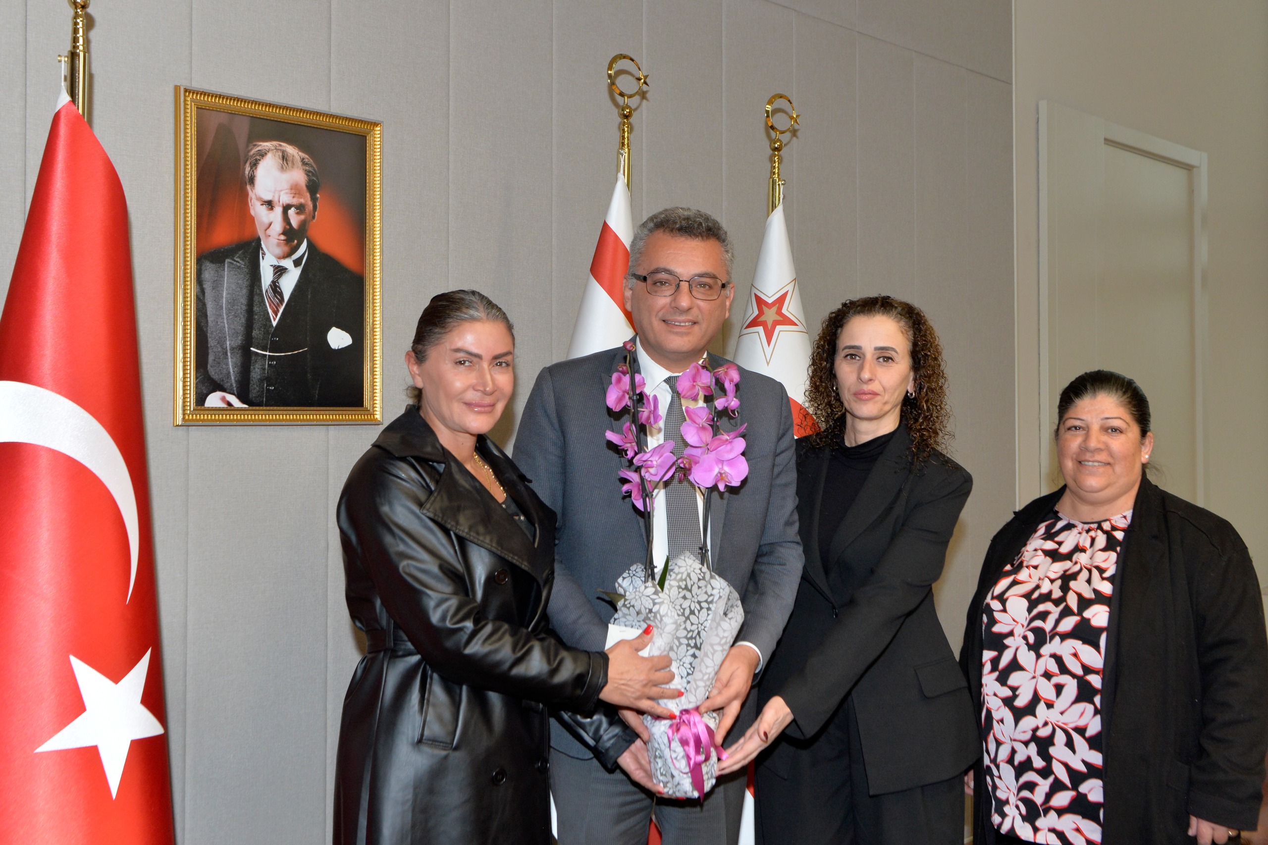 Erhürman, Muhtarlar Birliği heyetiyle görüştü