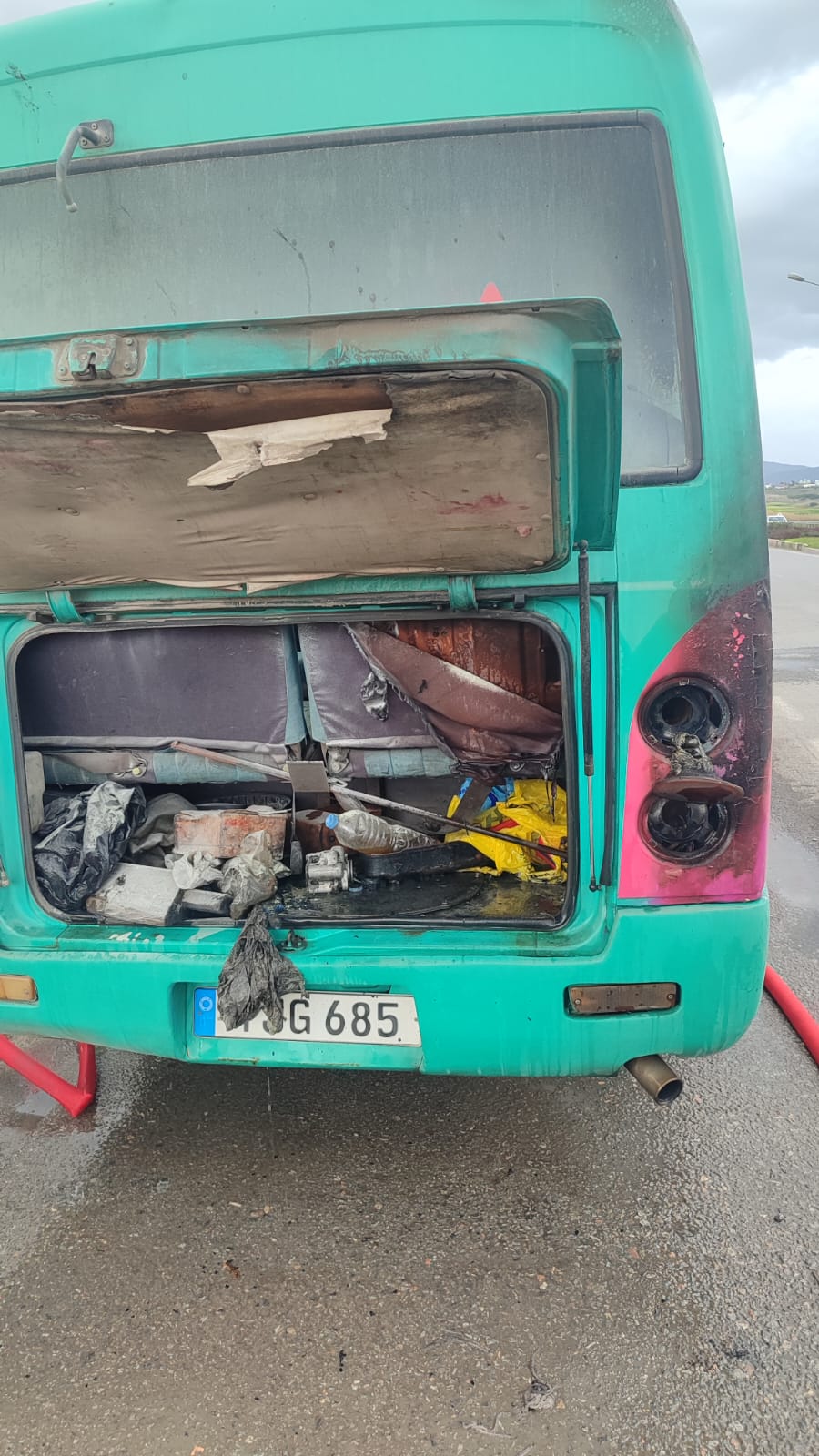 Lefkoşa-Girne ana yolunda bir minibüste yangın çıktı