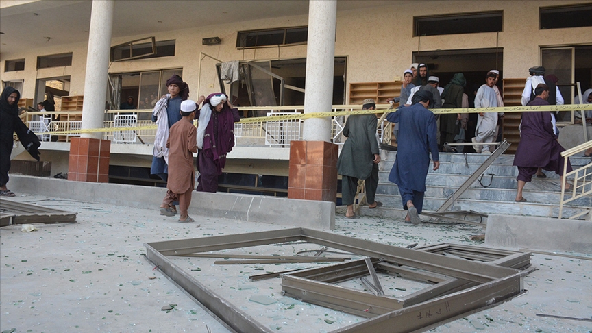 Pakistan’da camide patlamada: En az 15 ölü