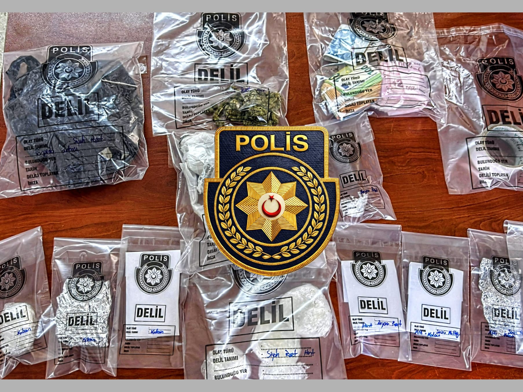 Polis, İskele’deki operasyonda uyuşturucu ve para ele geçirdi