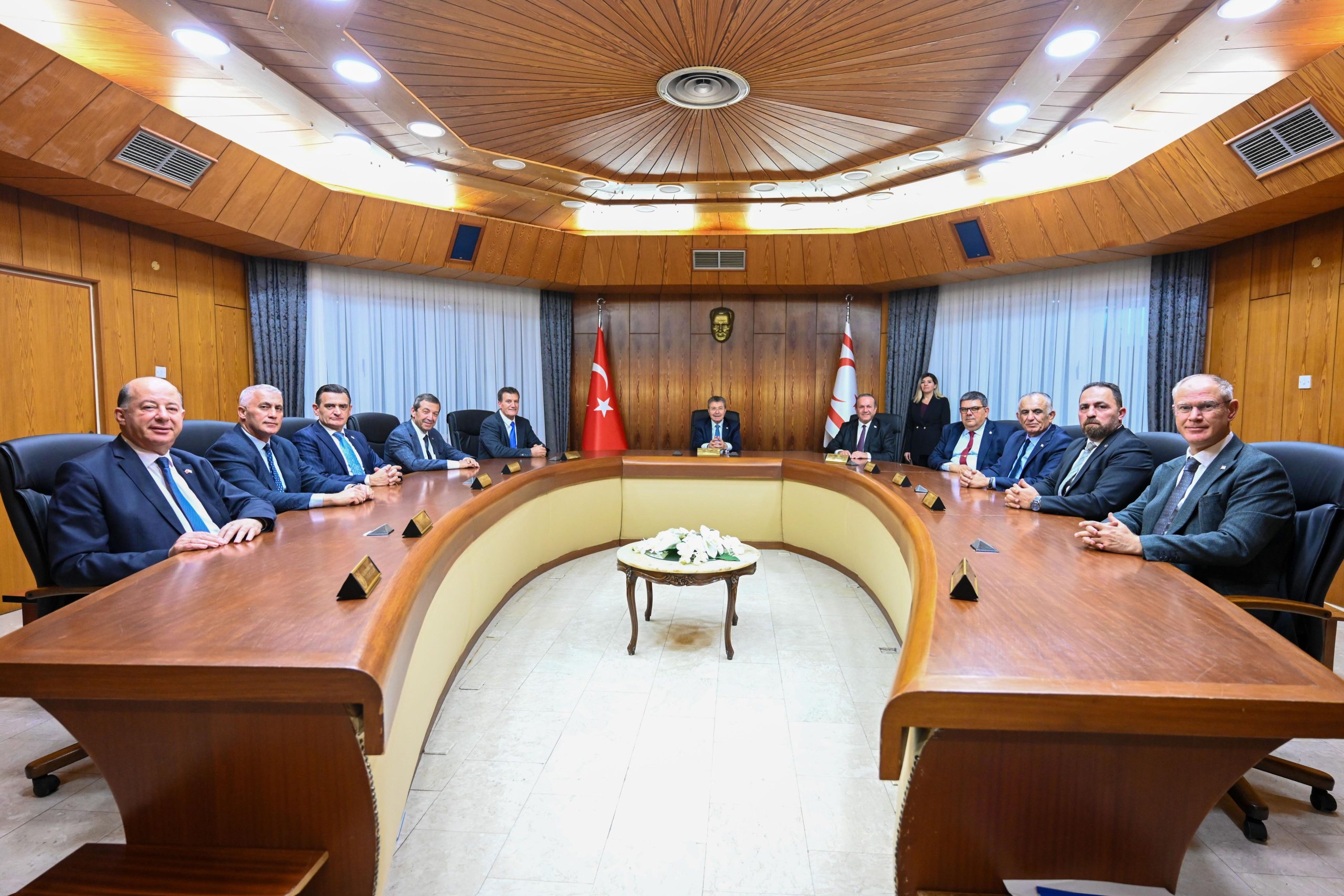 Bakanlar Kurulu “savaş” gündemiyle toplandı