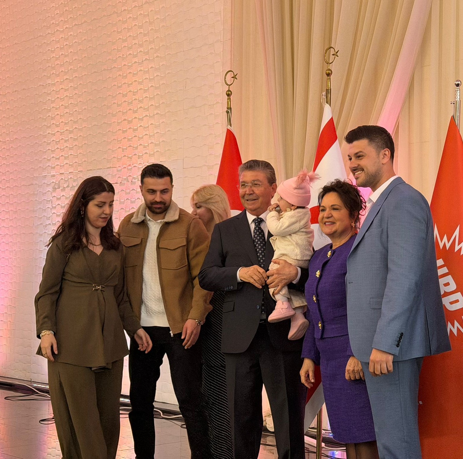 Başbakan Üstel, bayram tebriği kabul etti