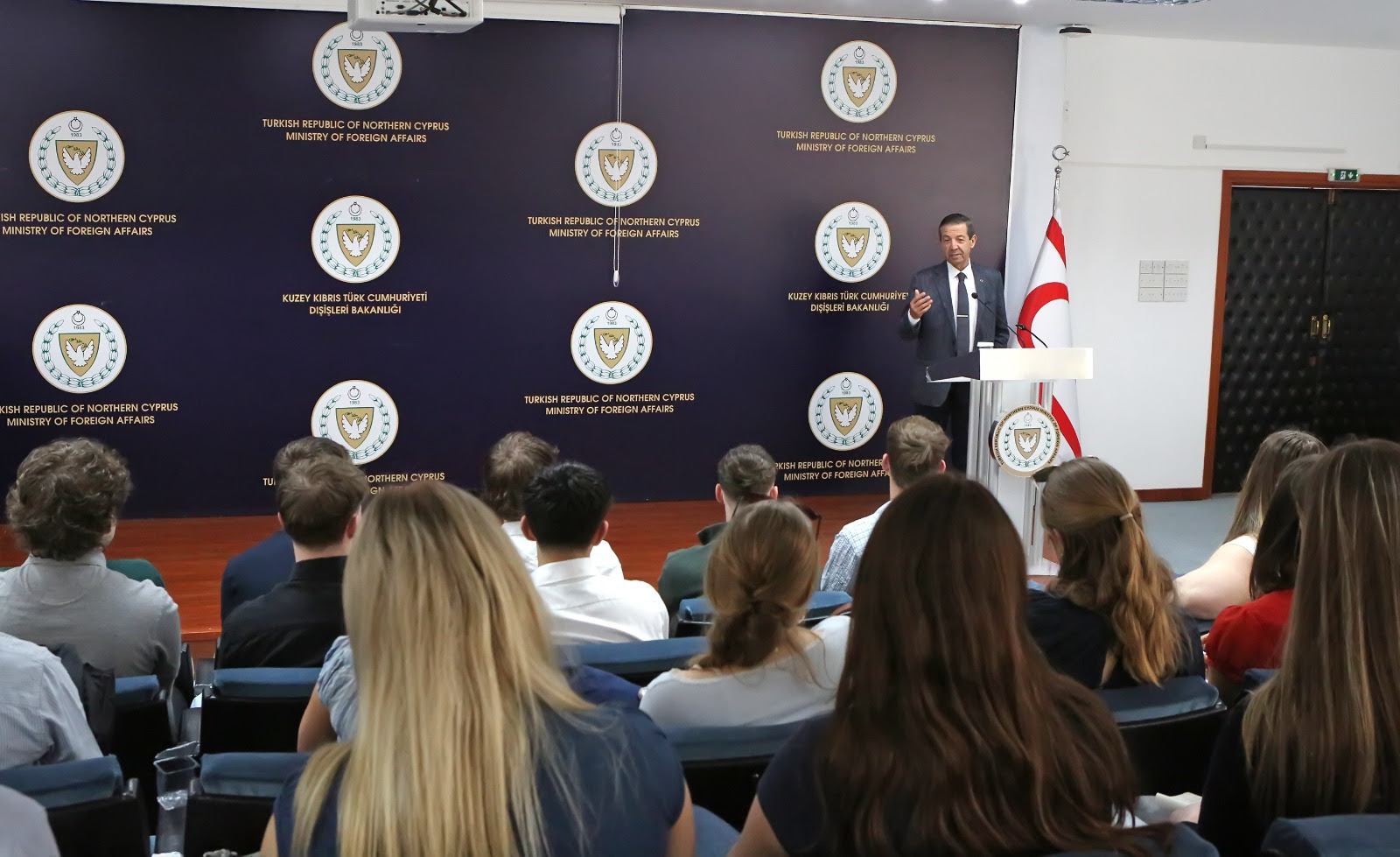 Ertuğruloğlu, Newcastle Üniversitesi öğrencilerini kabul etti