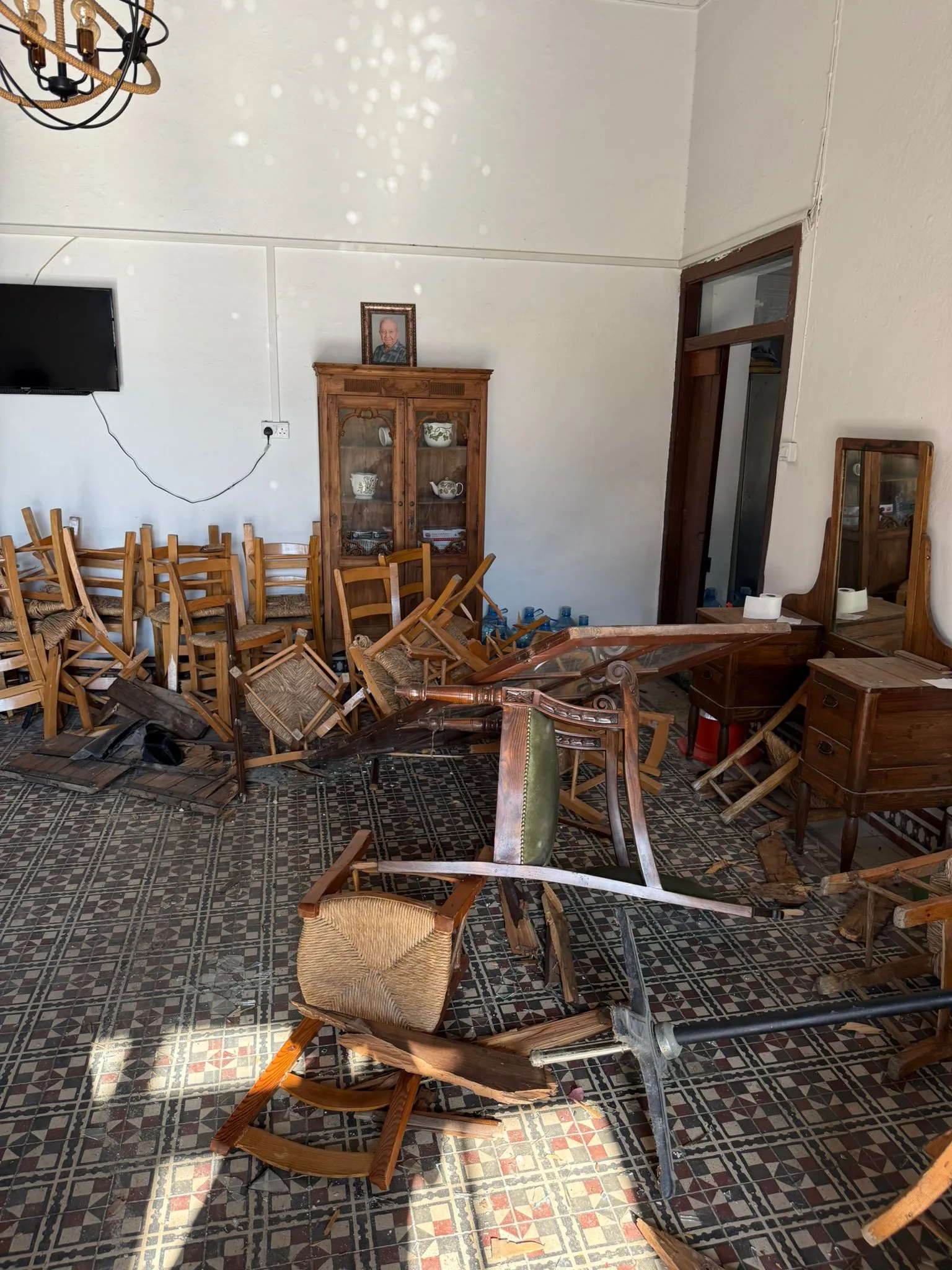 Beylerbeyi'nde aracıyla kahveye giren ve kaçan sürücü yakalandı