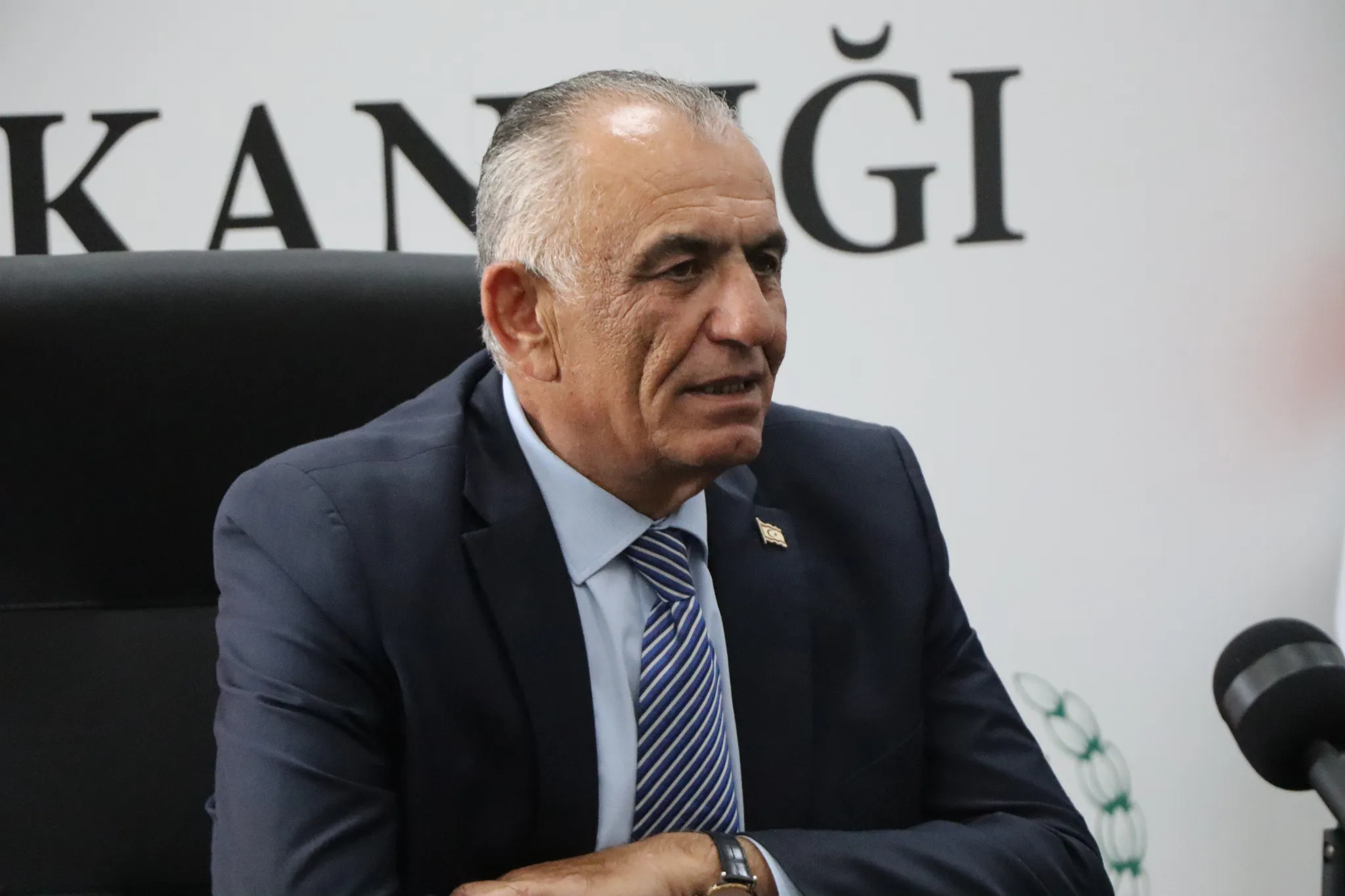 Çavuşoğlu, Polatpaşa Lisesi ve kardeş okulu Üsküdar Validebağ Fen Lisesi öğrencilerini kabul etti