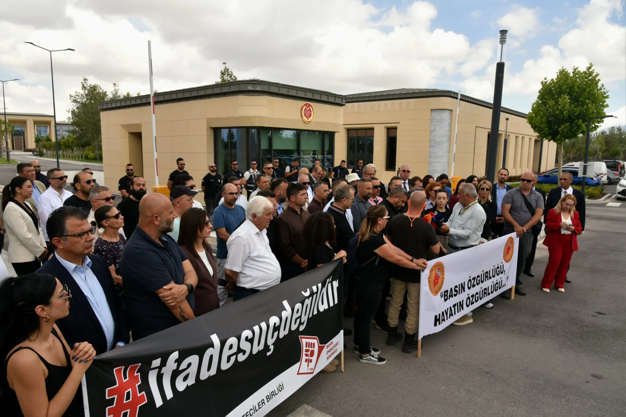 Ceza Muhakemeleri Usulü (Değişiklik) Yasası Meclis önünde protesto edildi: “Bu yanlıştan dönün”