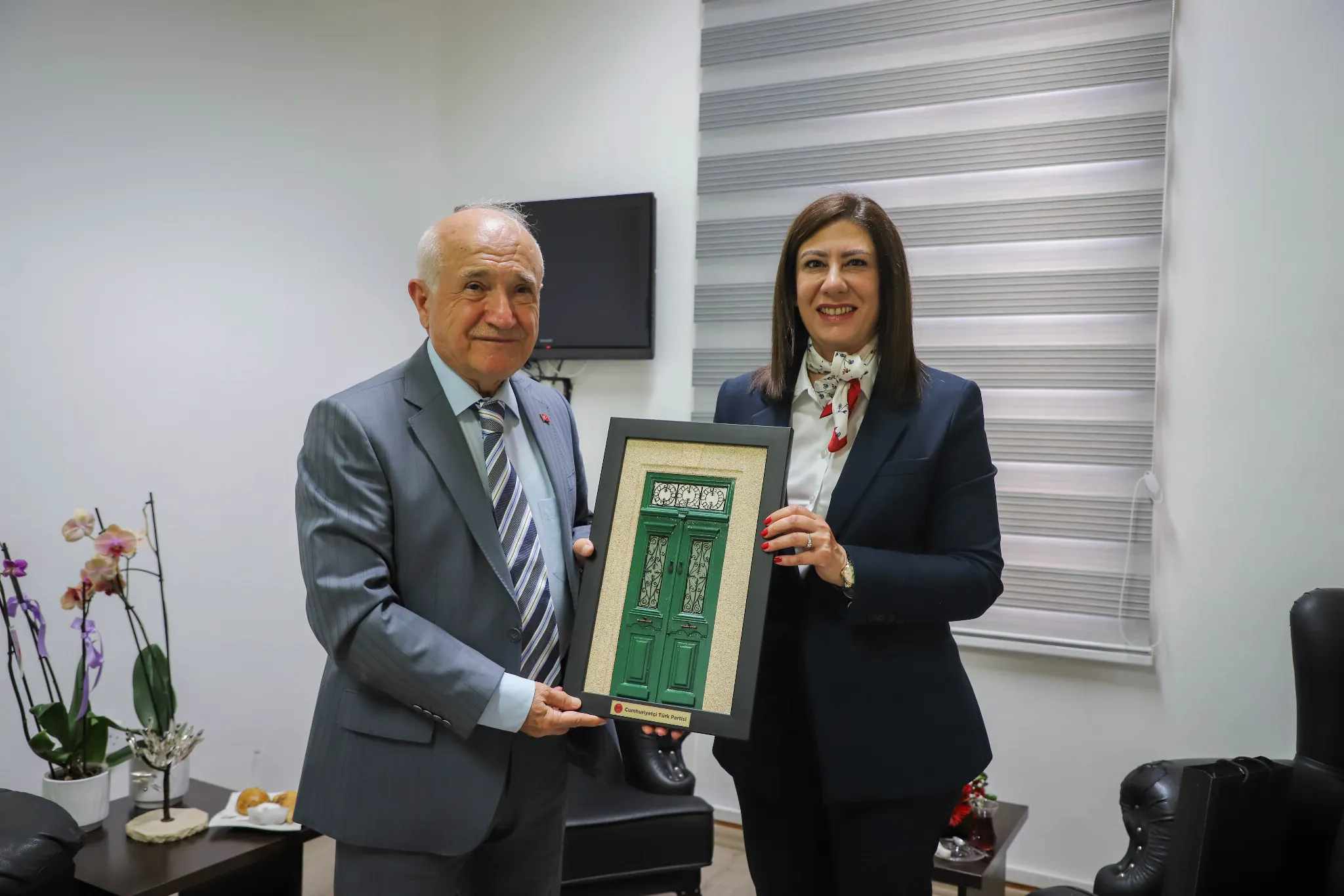 CTP Genel Başkanı İncirli eski TBMM Başkanı Çiçek ile görüştü