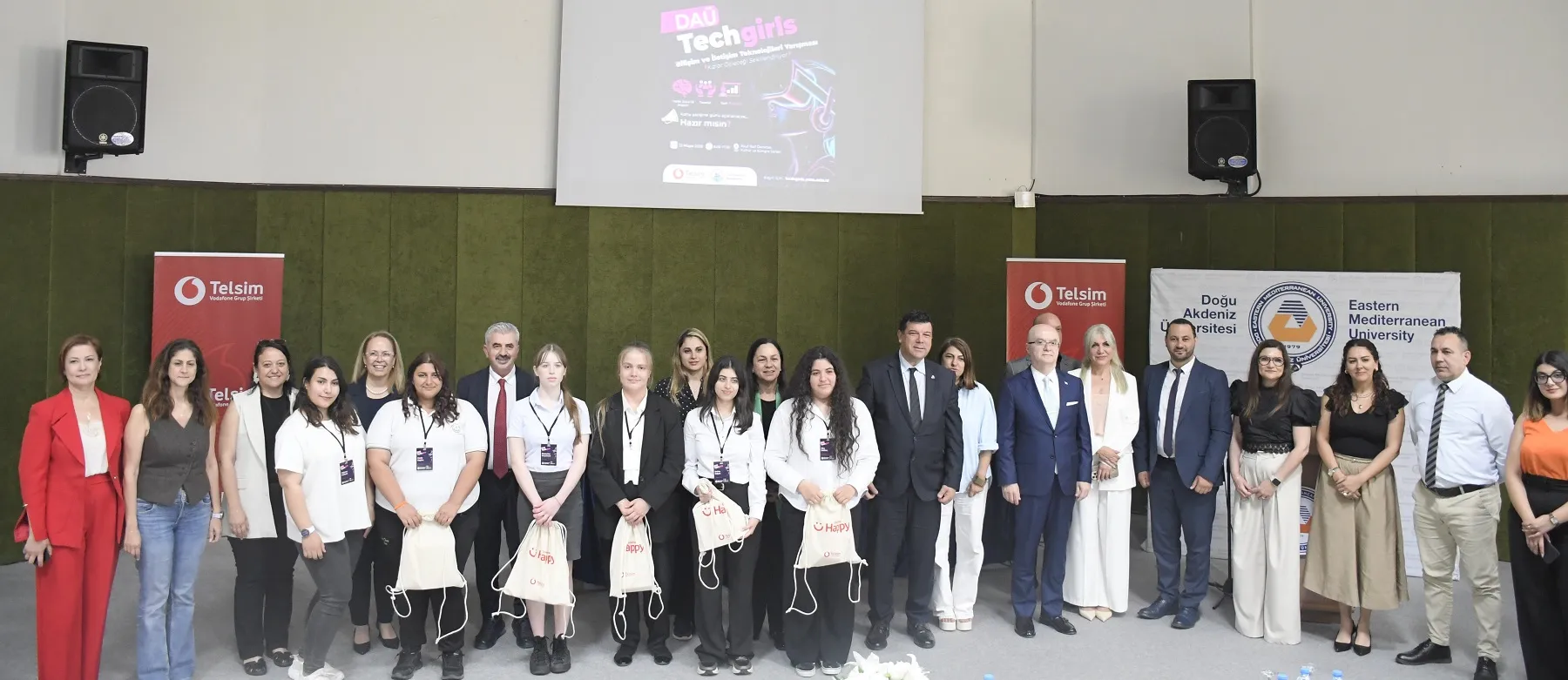 DAÜ TechGirls Komitesi'nin düzenlediği liseler arası bilişim yarışması yapıldı