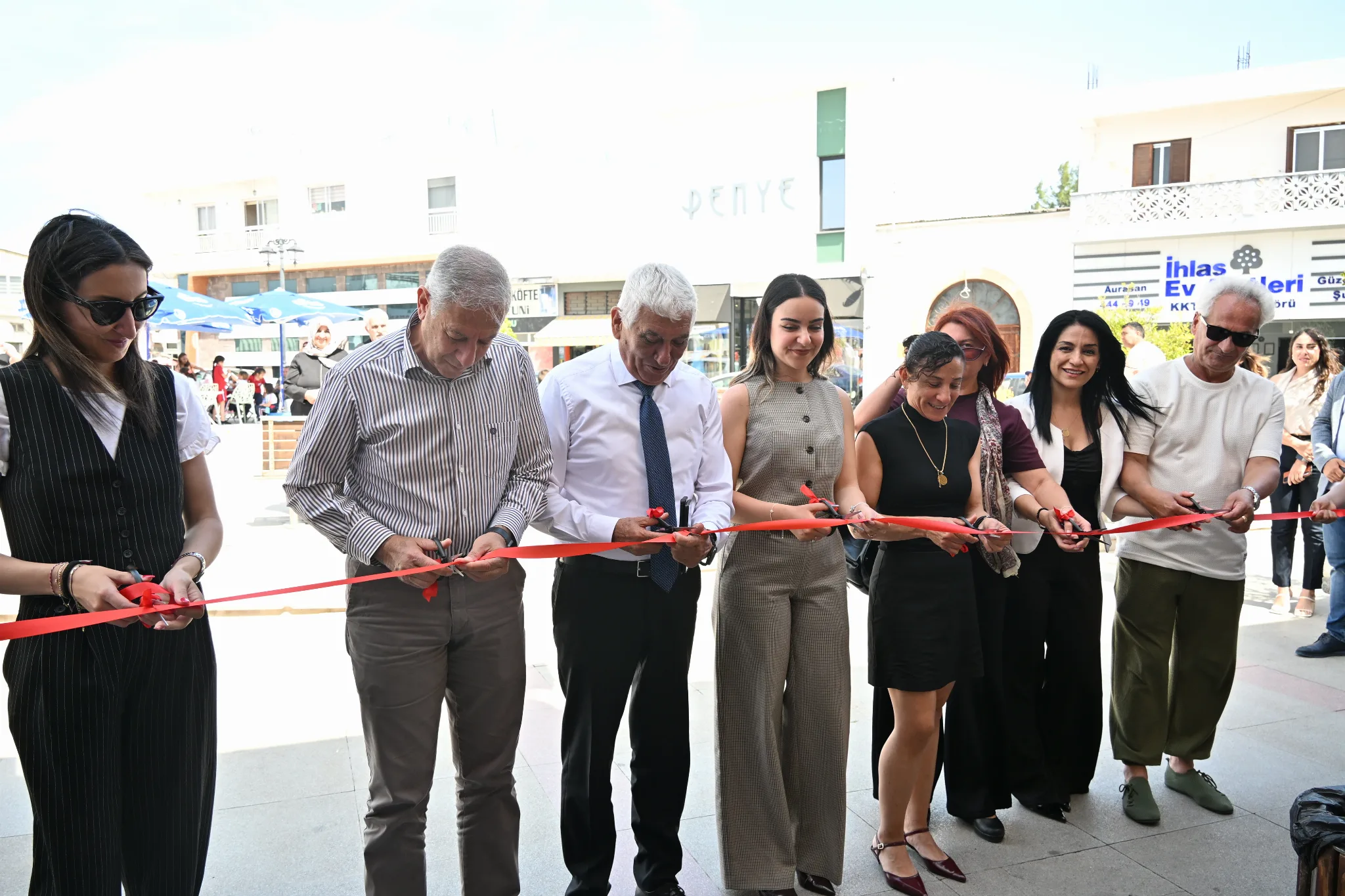 Güzelyurt Belediye Başkanı Özçınar Yeşilyurt Özel Eğitim Okulu Sergisi'nin açılışına katıldı