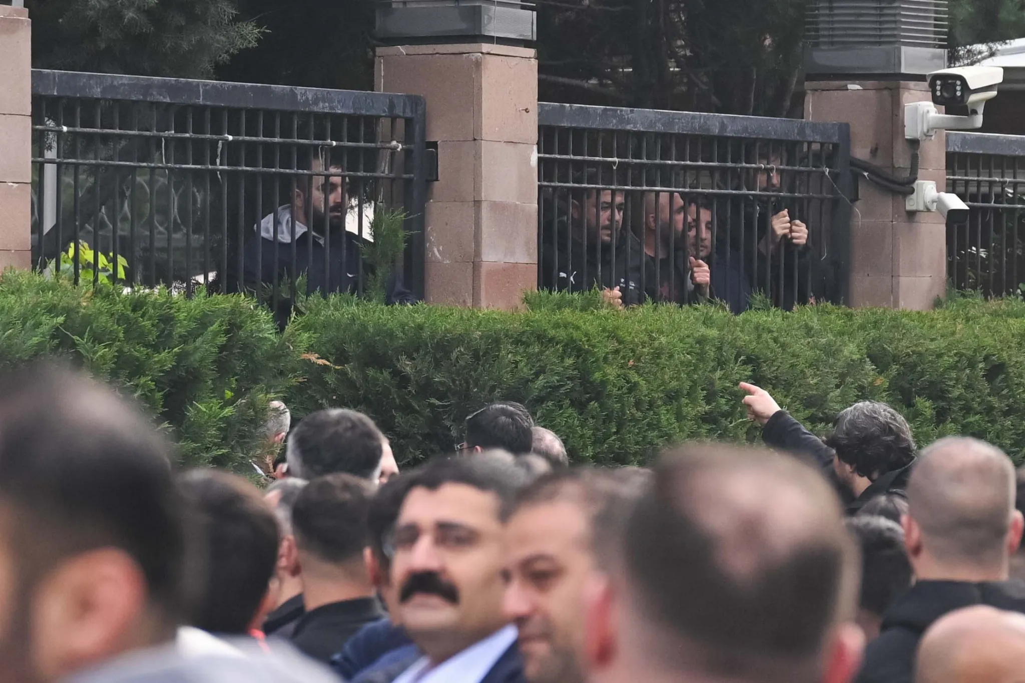 İstinafın CHP kurultay davası kararının ardından parti genel merkezinde gerginlik yaşanıyor