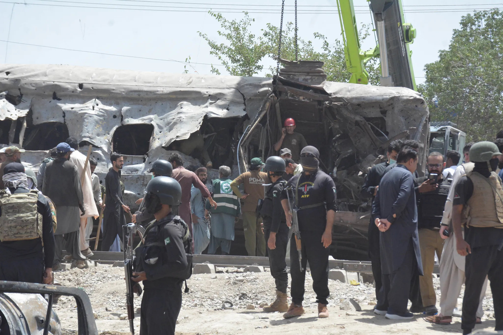 Pakistan'da demir yolu hattında meydana gelen patlamada 23 kişi öldü