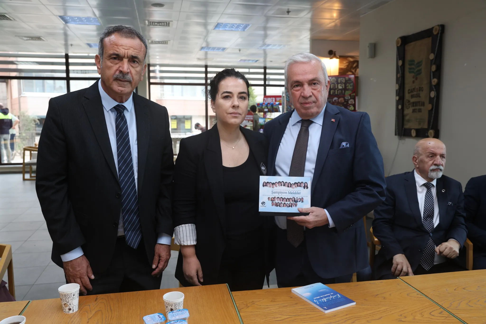 Uluçay, “Beşevler Şampiyon Melekler Cimnastik Salonu” isim verme törenine katıldı