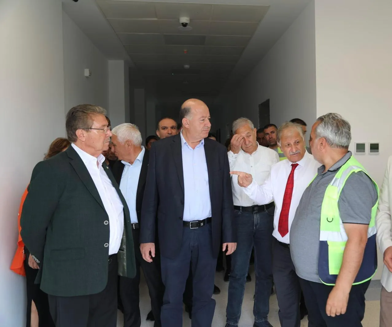 Üstel Güzelyurt Yeni Devlet Hastanesi ve Cypfruvex’teki soğuk hava deposu tesisinde incelemelerde bulundu