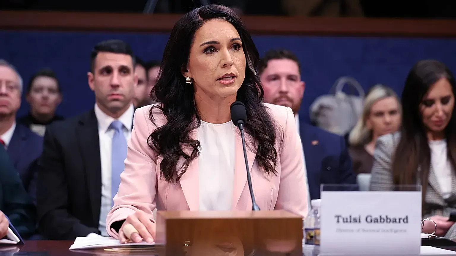 ABD'de İstihbarat Direktörlüğünden istifa eden Gabbard, ülkenin "Örtbas edilen" laboratuvarlarını açıkladı