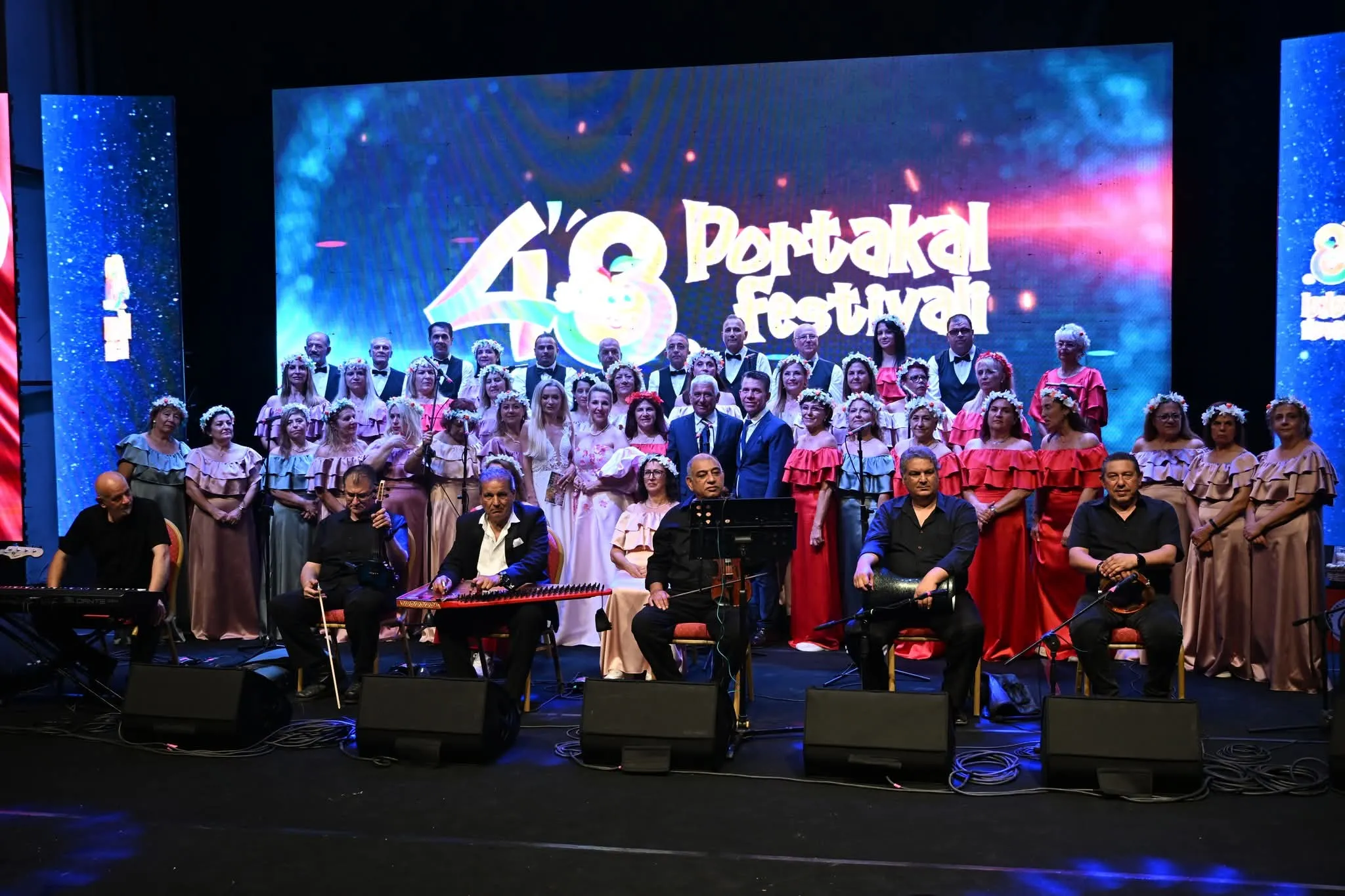 Bahar Esintileri Sanat Derneği Korosu Portakal Festivali’nde konser verdi