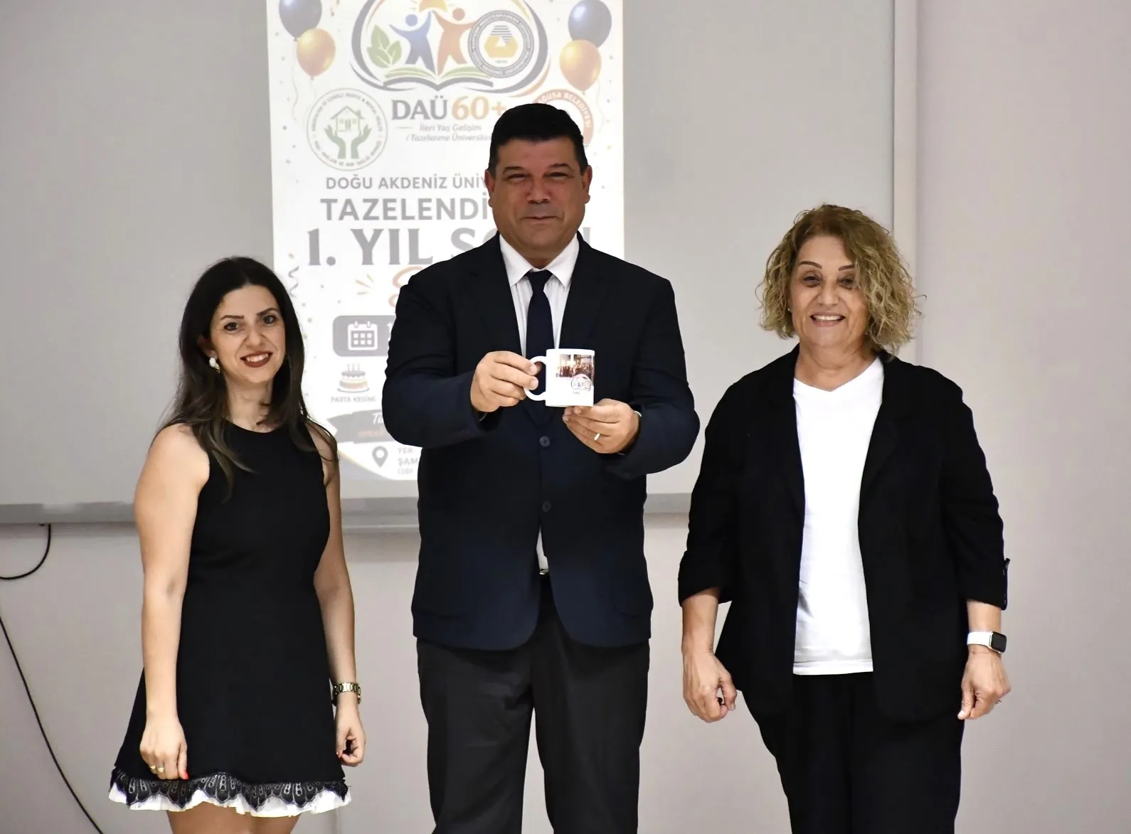 DAÜ 60+ Tazelenme Üniversitesi 1. Yıl Sonu Şöleni yapıldı
