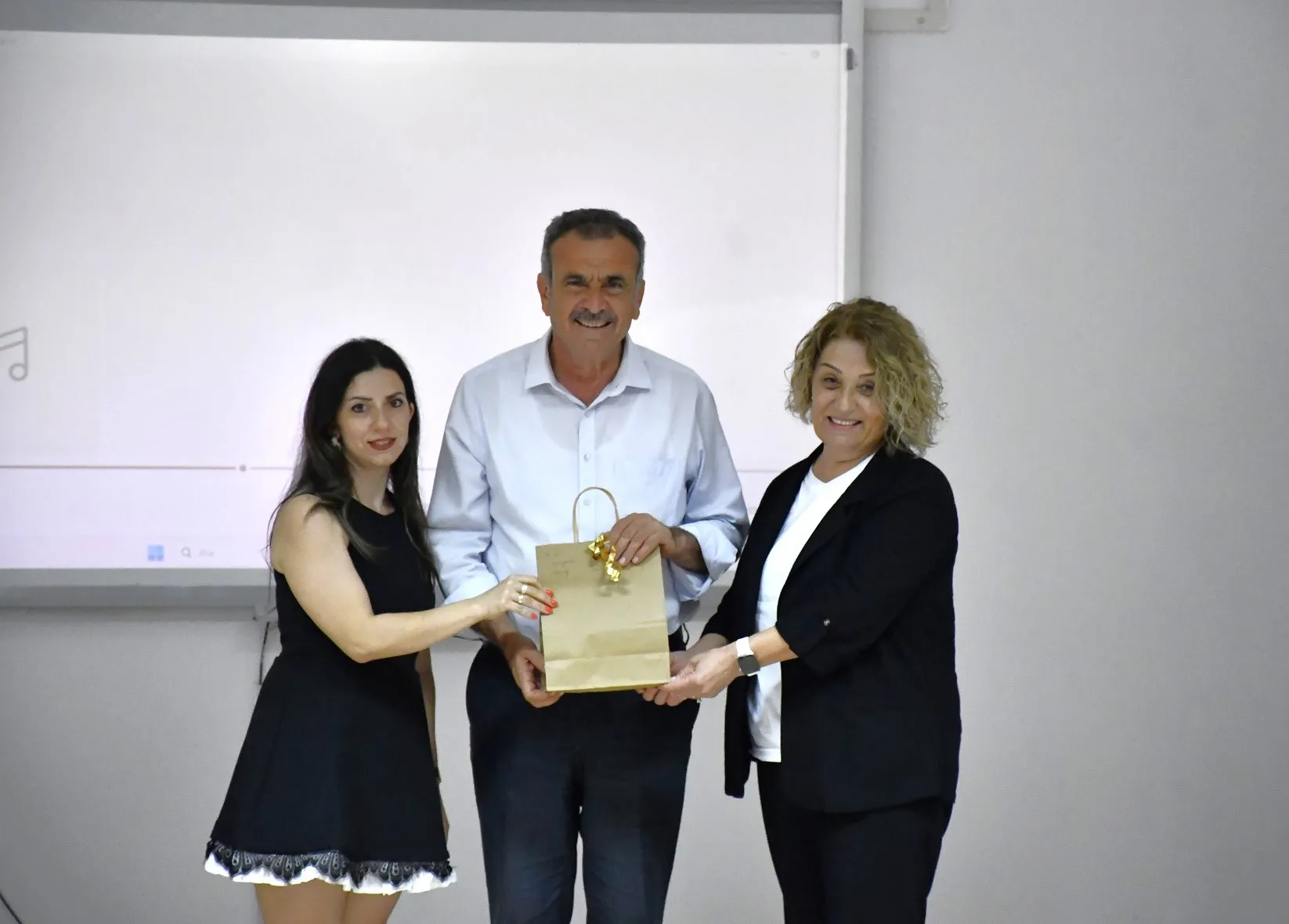 DAÜ 60+ Tazelenme Üniversitesi 1. Yıl Sonu Şöleni yapıldı