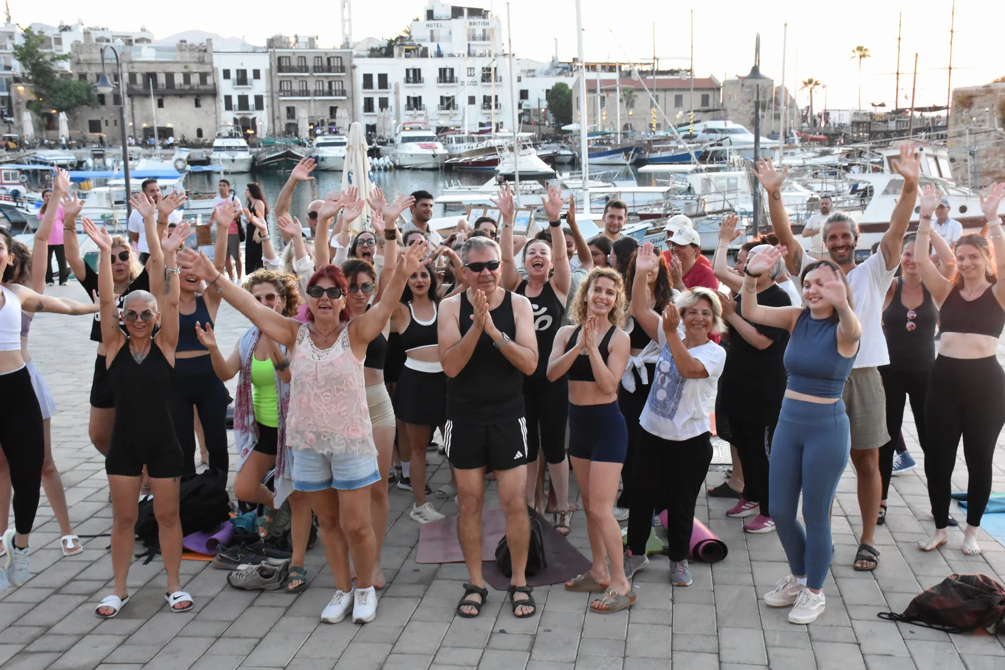 Dünya Yoga Günü Girne Antik Liman’da kutlandı