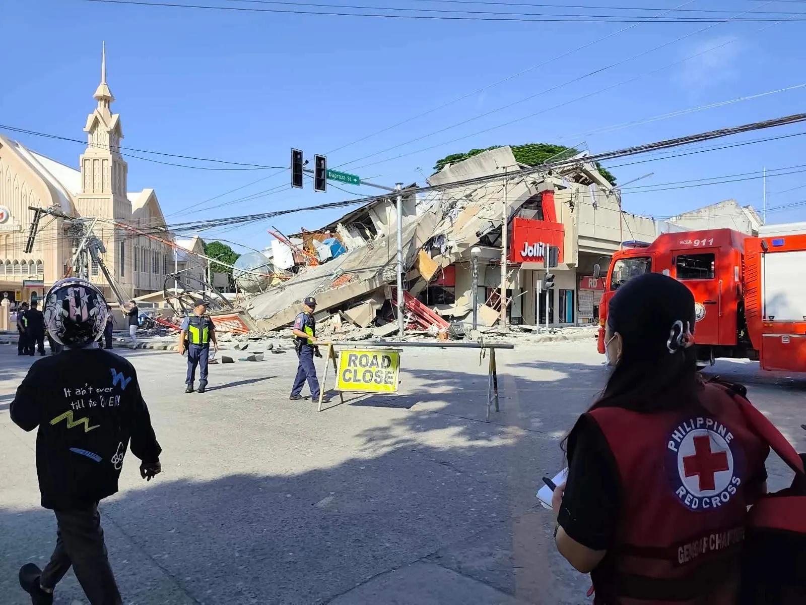 Filipinler'de 7,8 büyüklüğündeki deprem... En az dört ölü, 200'den fazla yaralı
