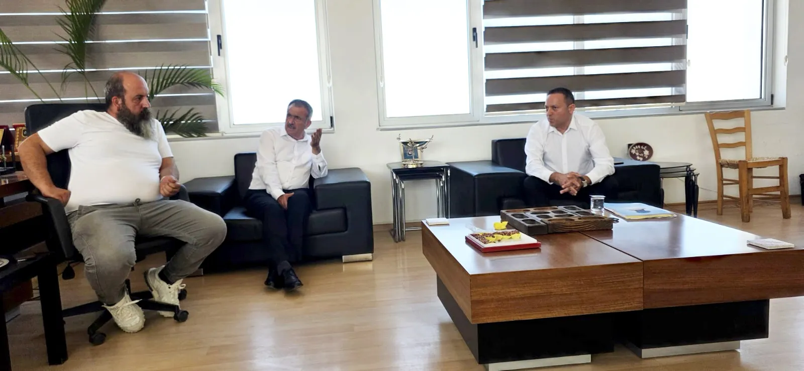 Kıbrıs Türk Profesyonel Fotoğrafçılar Birliği, Gazimağusa Belediye Başkanı Uluçay’ı ziyaret etti