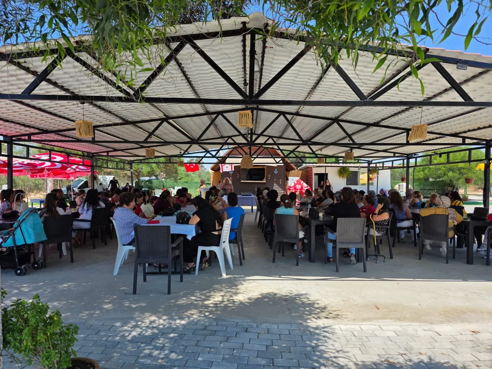 Kumyalı'da kadınlar çayda buluştu