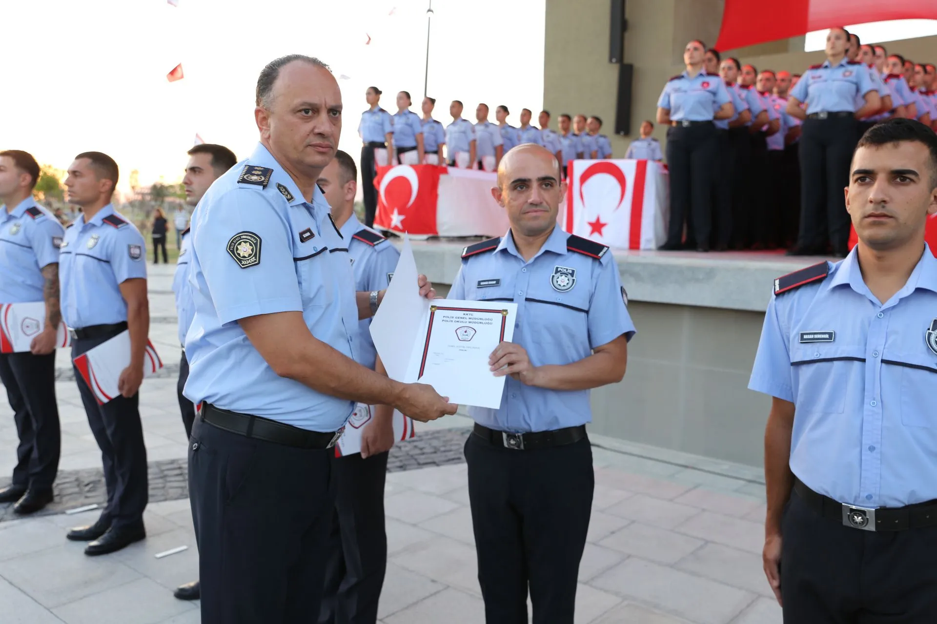 Polis ve İtfaiye Temel Eğitimi Yemin ve Mezuniyet Töreni yapıldı