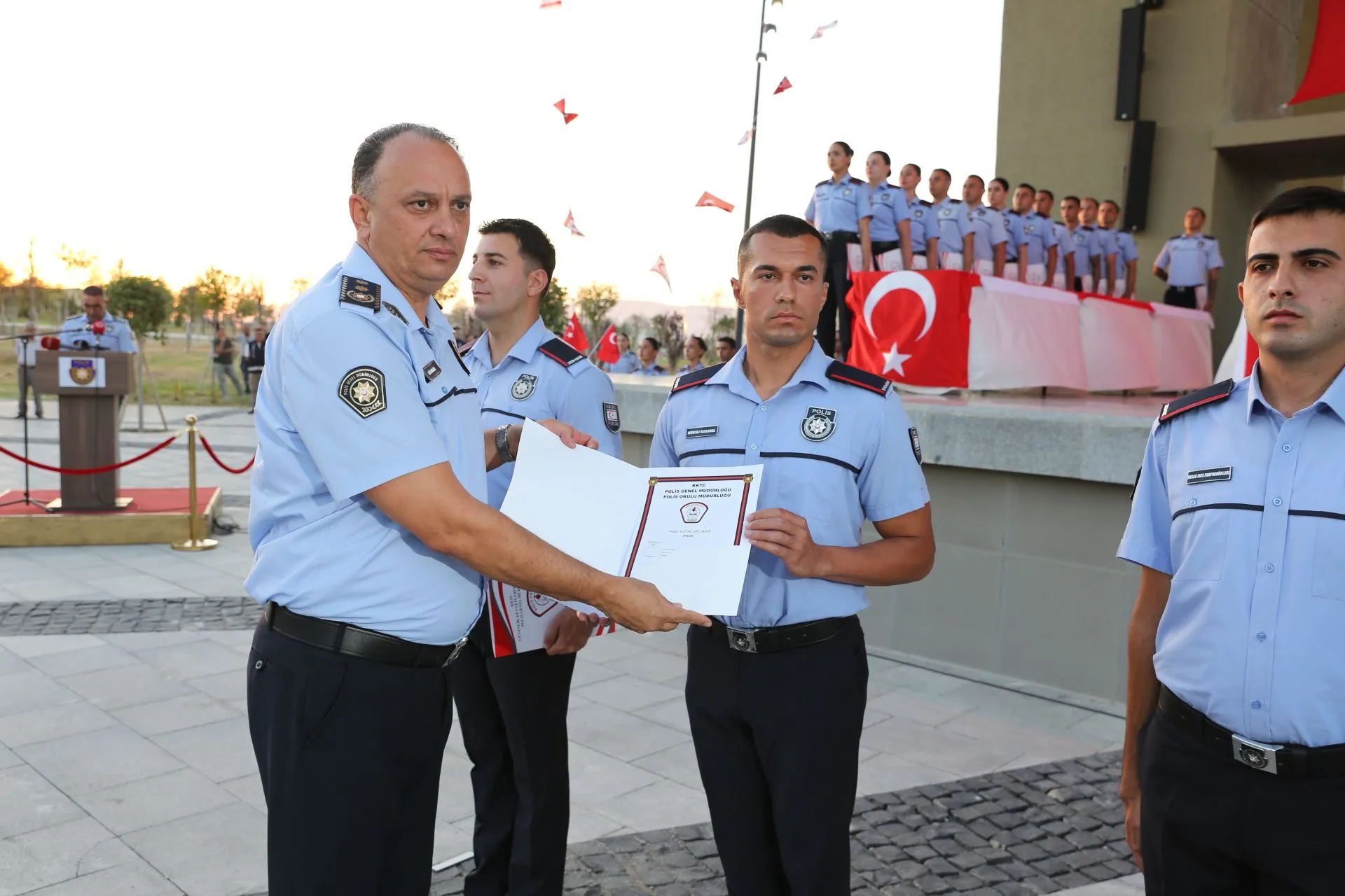 Polis ve İtfaiye Temel Eğitimi Yemin ve Mezuniyet Töreni yapıldı