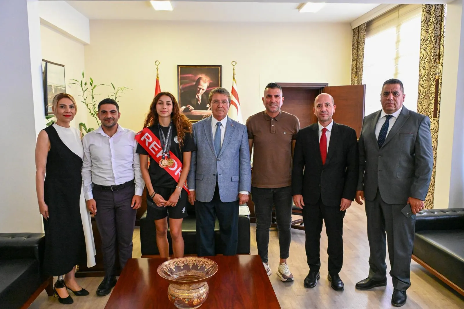 Başbakan Üstel, milli atlet Ada Kafa'yı kabul etti