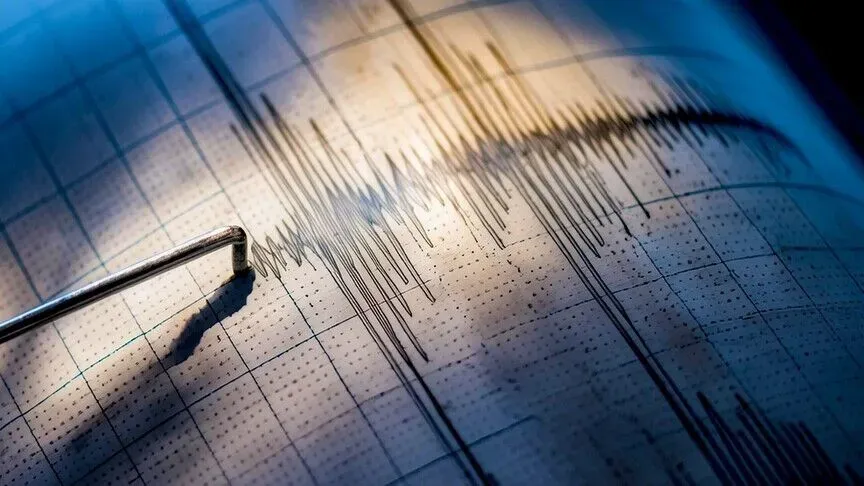 Endonezya'da 6,2 büyüklüğünde deprem