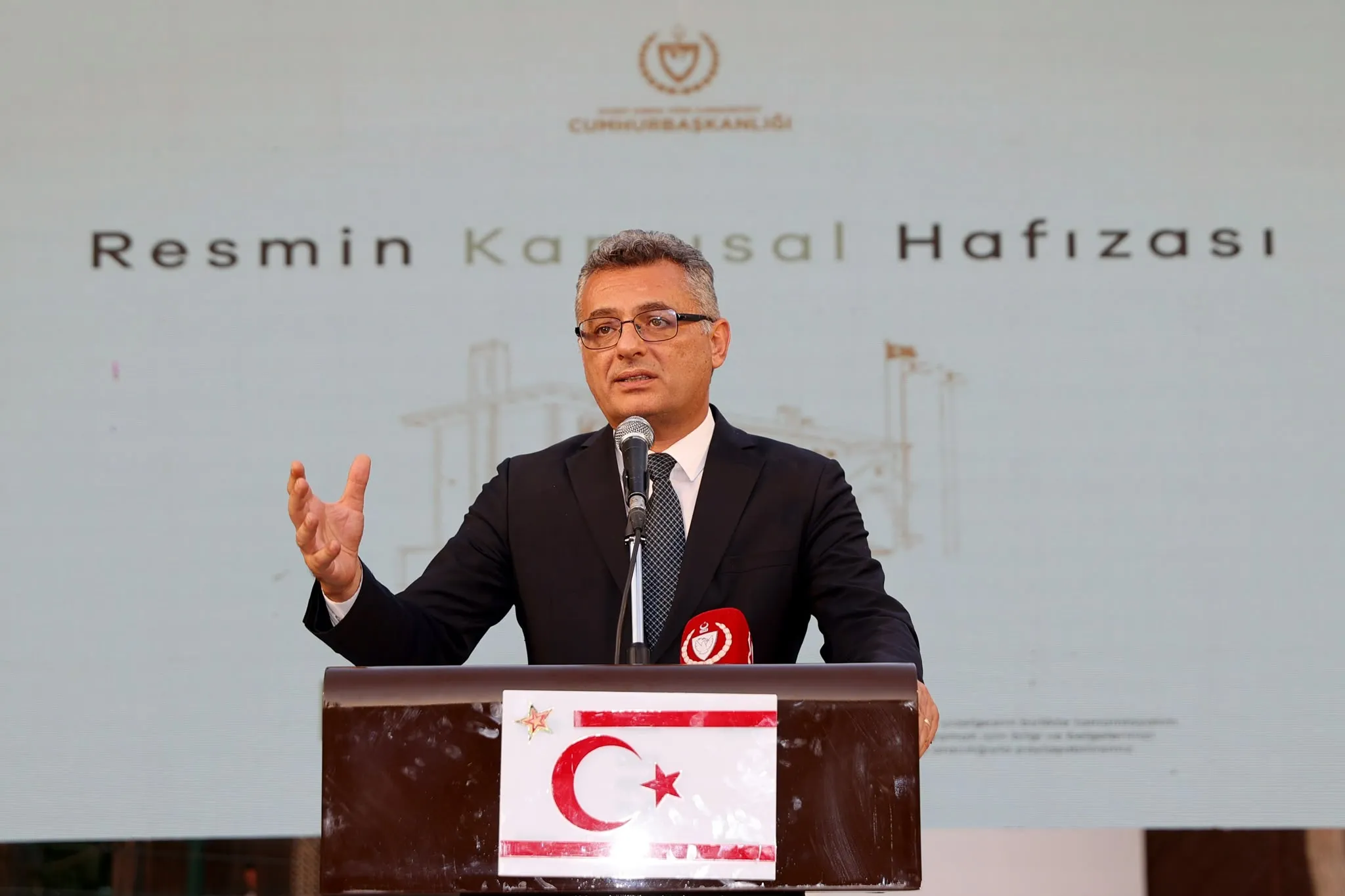 Eski Cumhurbaşkanlığı Sarayı’nda “Resmin Kamusal Hafızası” adlı sergi açıldı