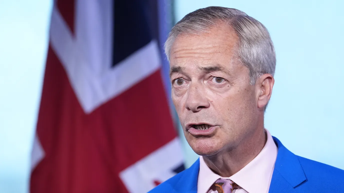 İngiltere'de aşırı sağcı Reform UK lideri Farage milletvekilliğinden istifa etti