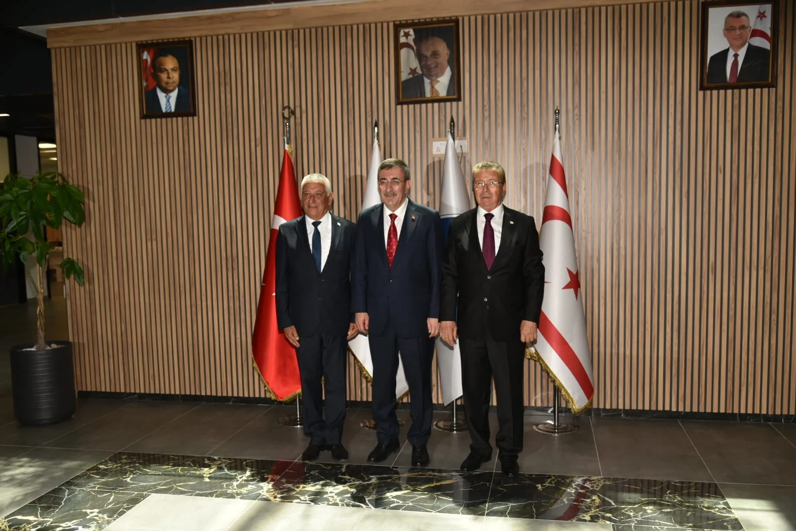 Yılmaz, Güzelyurt Belediyesi yeni merkez binasını ziyaret etti