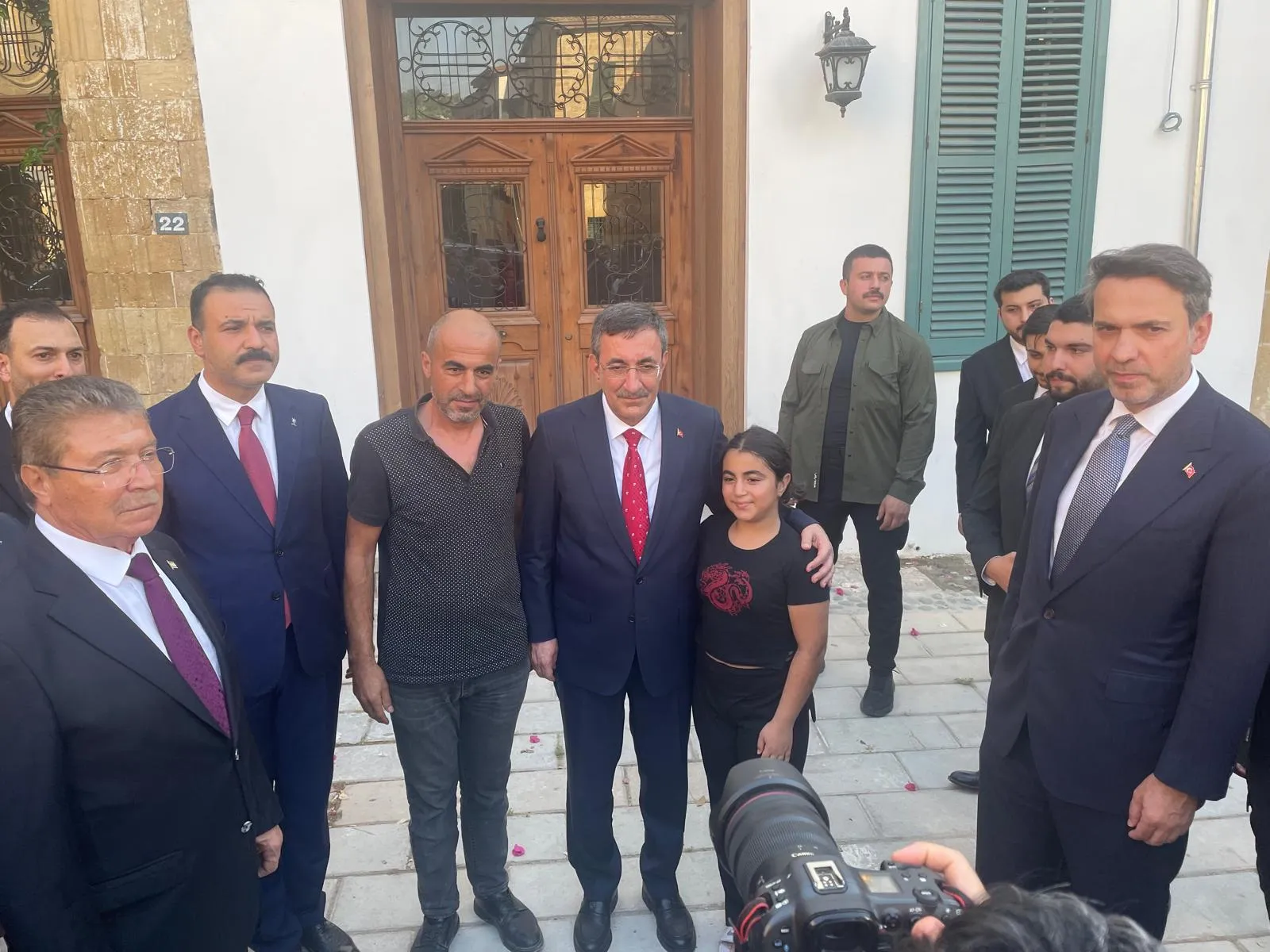 Yılmaz, KKTC AK Parti Temsilcilik binasını ziyaret etti